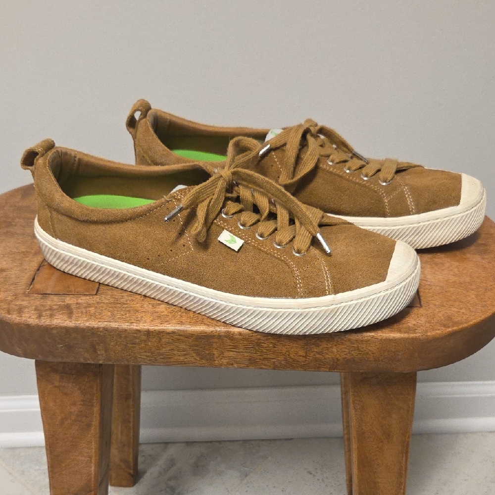 Cariuma OCA Low Camel Suede Sneaker Unisex Men's 10 Women’s 11.5